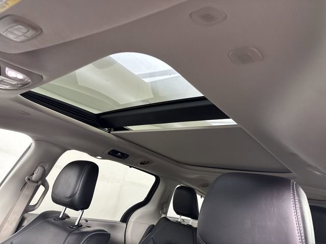 Used 2020 Chrysler Pacifica Limited w/ Advanced Safetytec Group FWD image 18