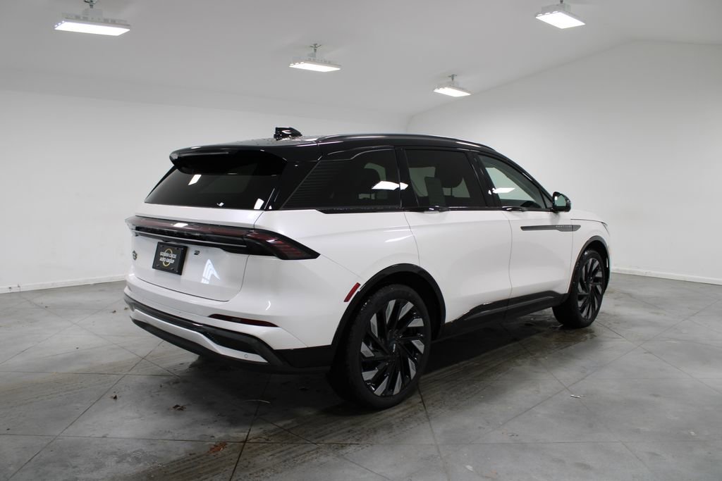 New 2026 Lincoln Nautilus Reserve w/ Jet Appearance Package AWD/4WD image 8