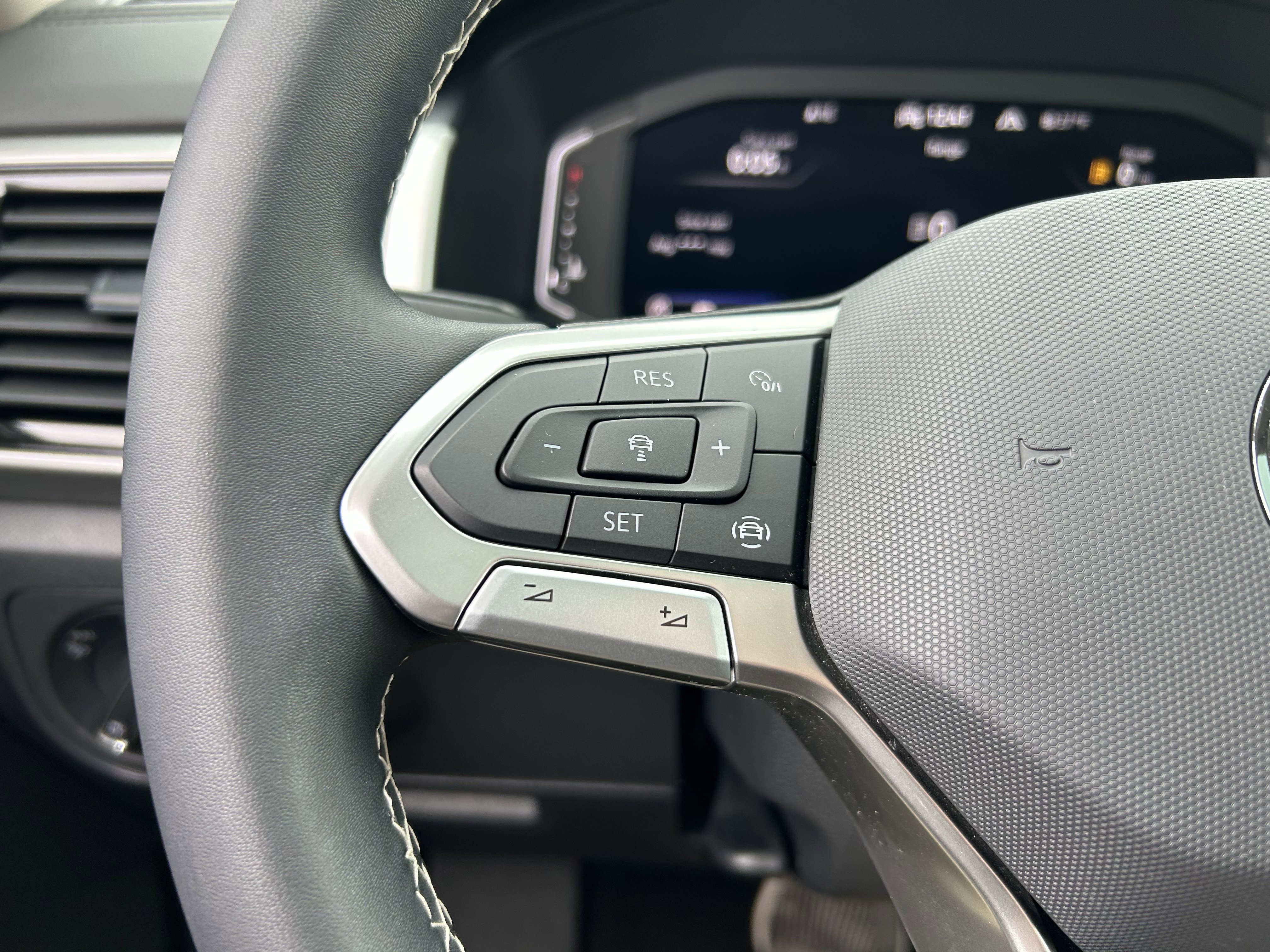 Certified 2023 Volkswagen Atlas SE w/ Panoramic Sunroof Package image 17