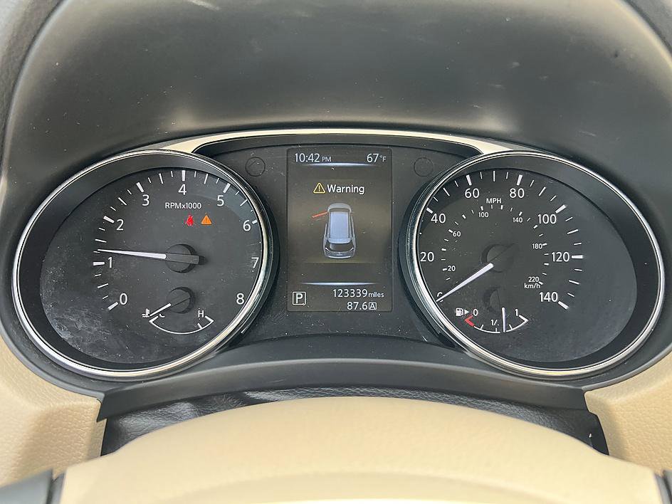 Used 2015 Nissan Rogue SV w/ SV Moonroof Package image 22