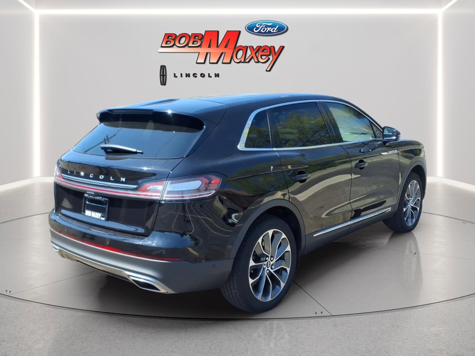Certified 2023 Lincoln Nautilus Reserve w/ Equipment Group 201A AWD/4WD image 4