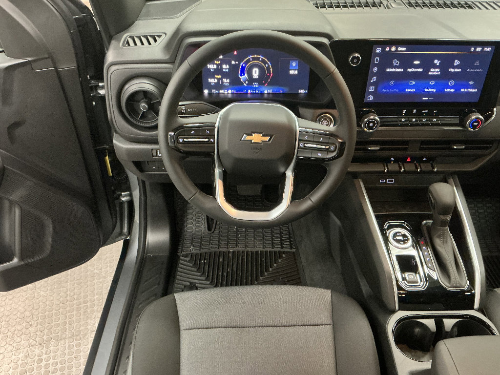 Used 2026 Chevrolet Colorado W/T AWD/4WD image 17