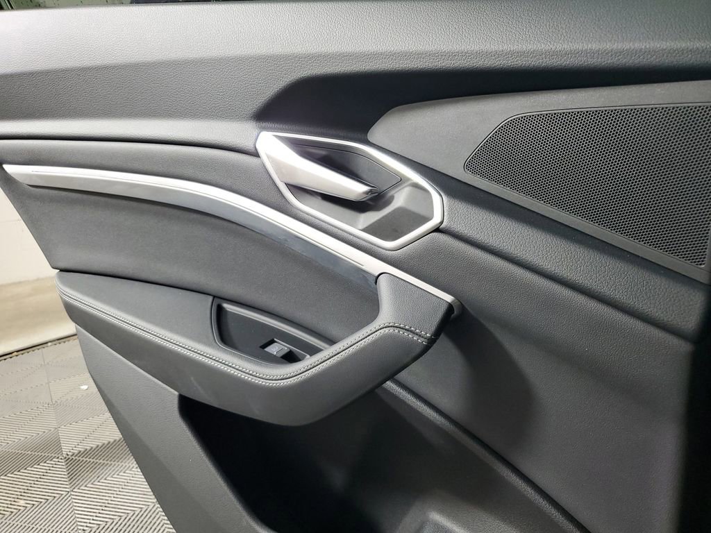 Certified 2023 Audi e-tron Premium Plus w/ Premium Plus Package image 15