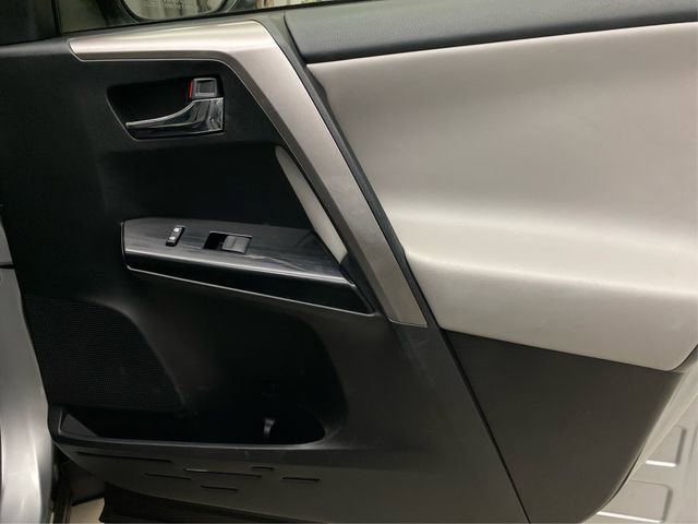Used 2018 Toyota RAV4 Limited image 27