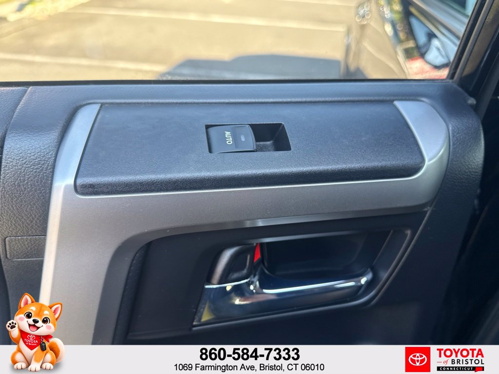 Used 2017 Toyota 4Runner SR5 AWD/4WD image 32