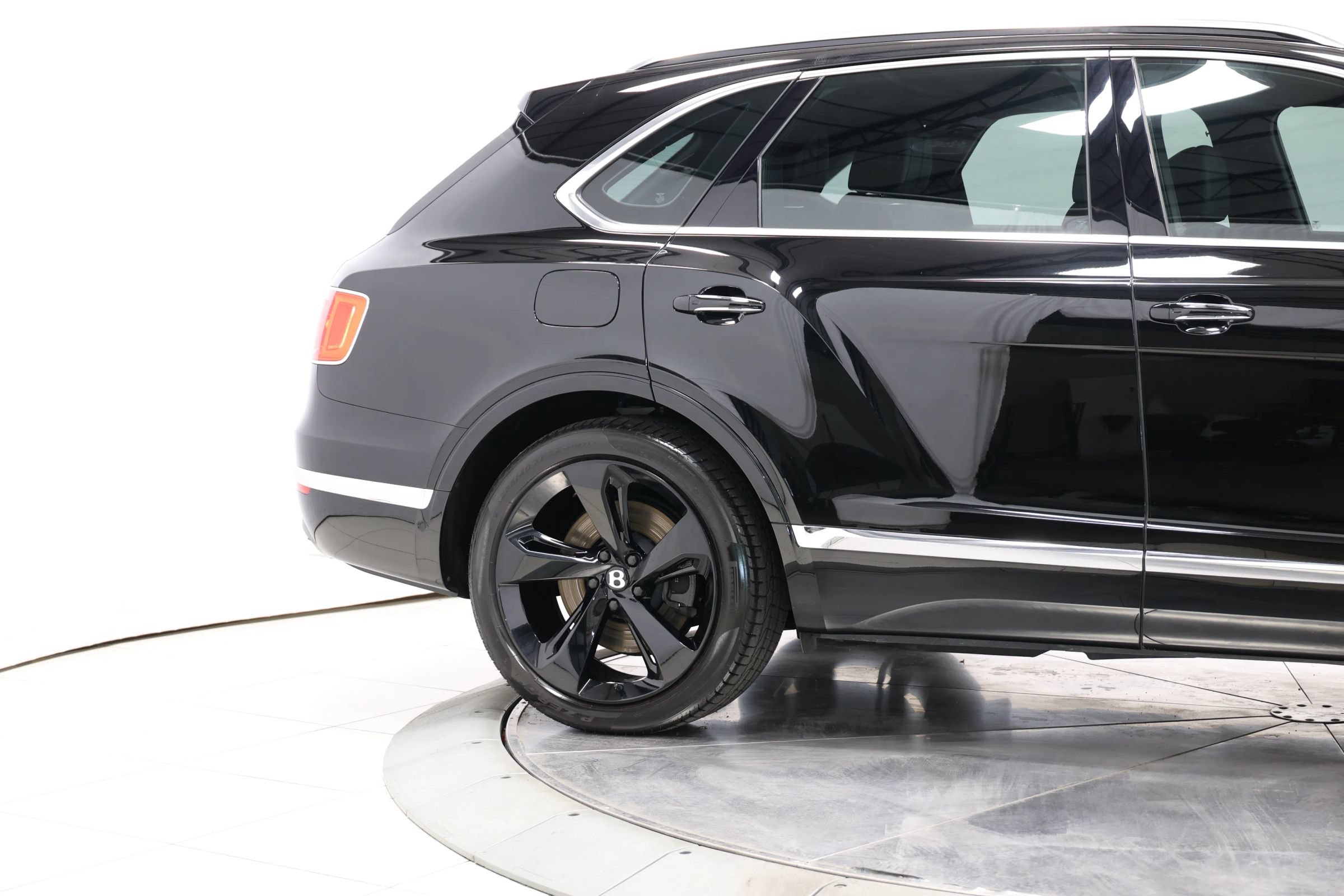 Used 2020 Bentley Bentayga Plug-In Hybrid AWD/4WD image 77