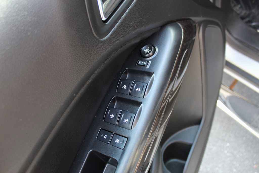 Used 2016 GMC Canyon SLT image 14