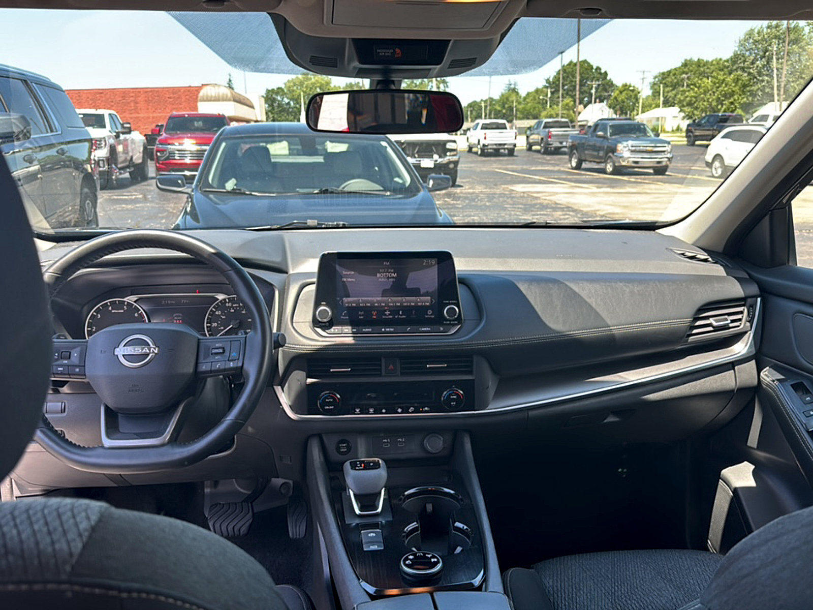 Used 2025 Nissan Rogue SV AWD/4WD image 17