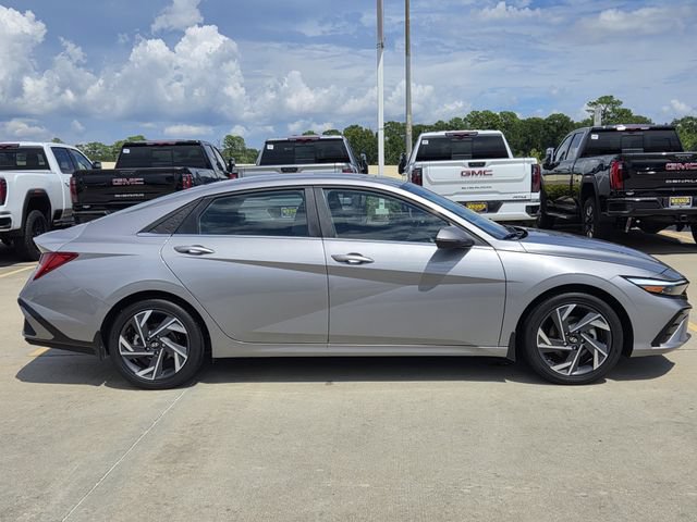 Used 2025 Hyundai Elantra Limited FWD image 32
