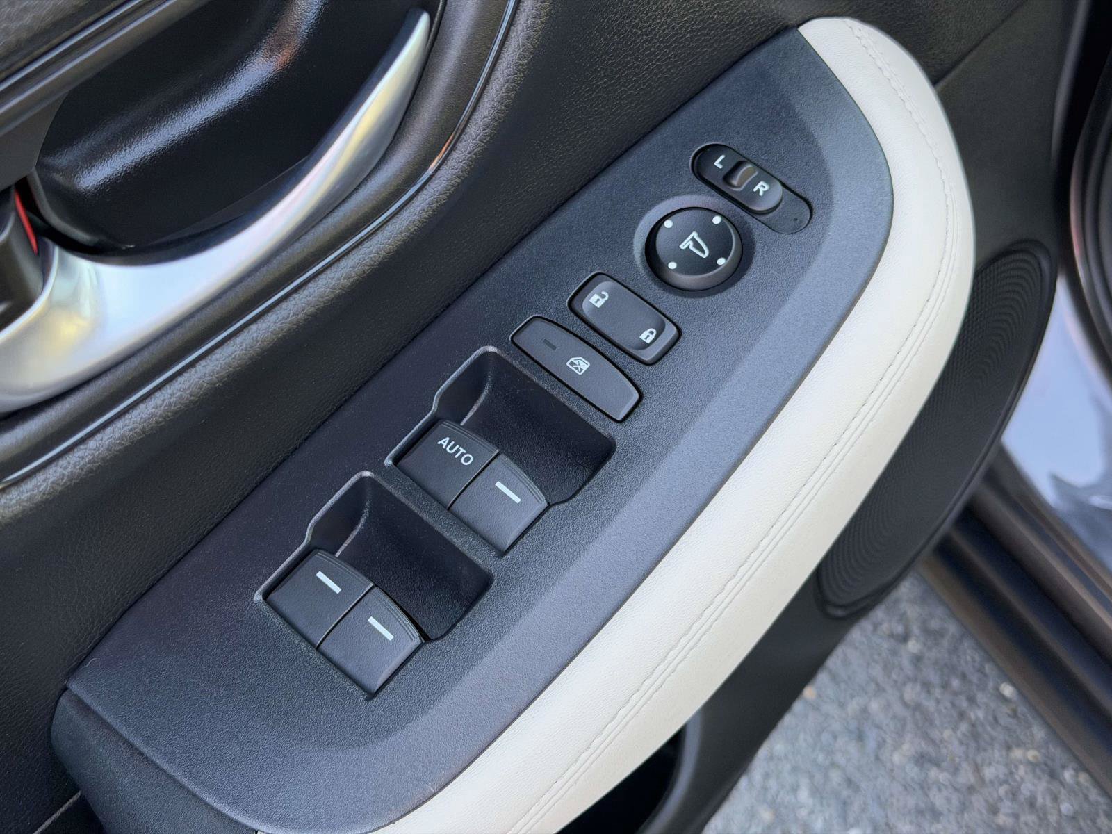 Certified 2024 Honda HR-V LX image 7