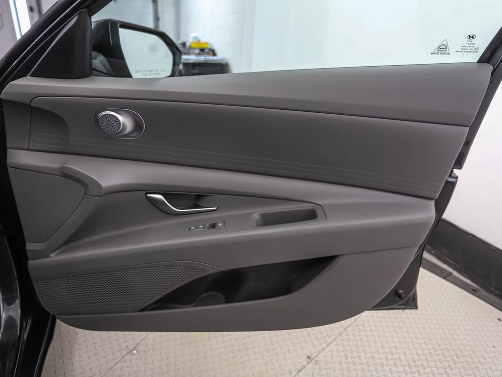 Used 2023 Hyundai Elantra SEL FWD image 28