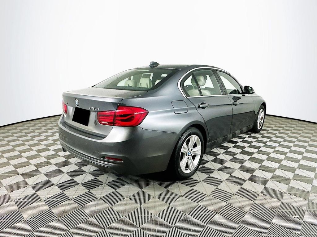 Used 2017 BMW 330i xDrive Sedan image 10