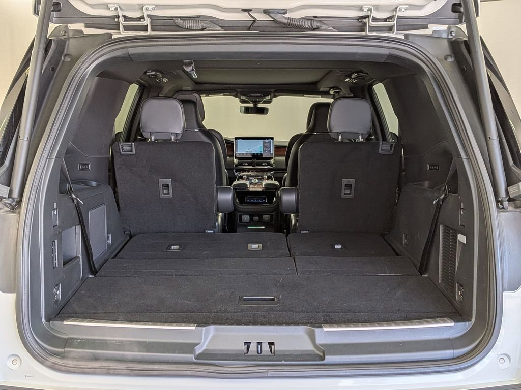 Used 2023 Lincoln Navigator Reserve image 32