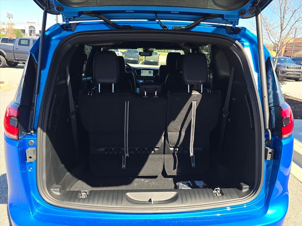 New 2026 Chrysler Pacifica Select FWD image 9