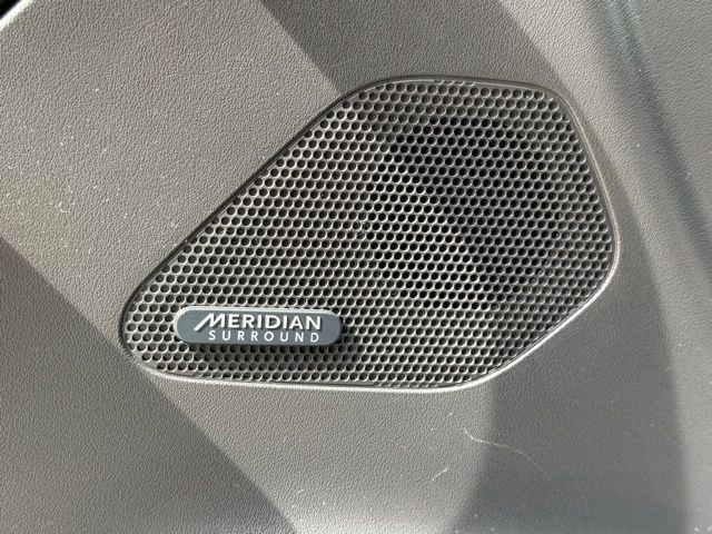 Used 2020 Jaguar F-PACE SVR image 21