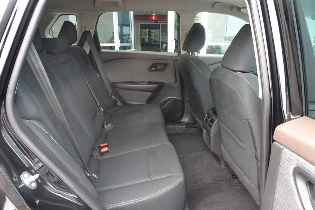 Used 2023 Nissan Rogue S image 12