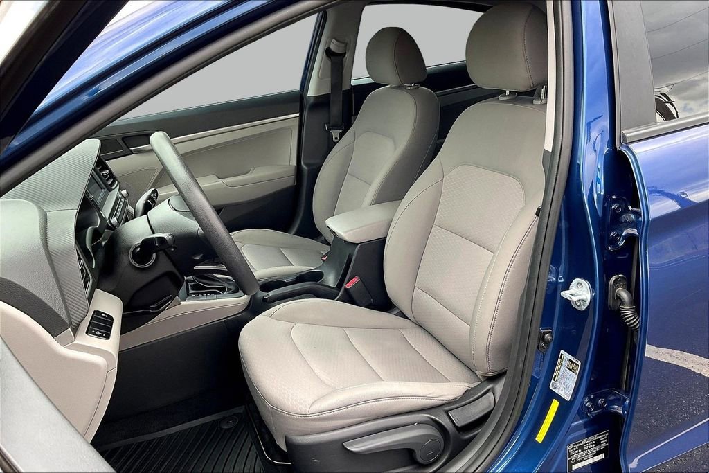 Used 2019 Hyundai Elantra SE FWD image 21