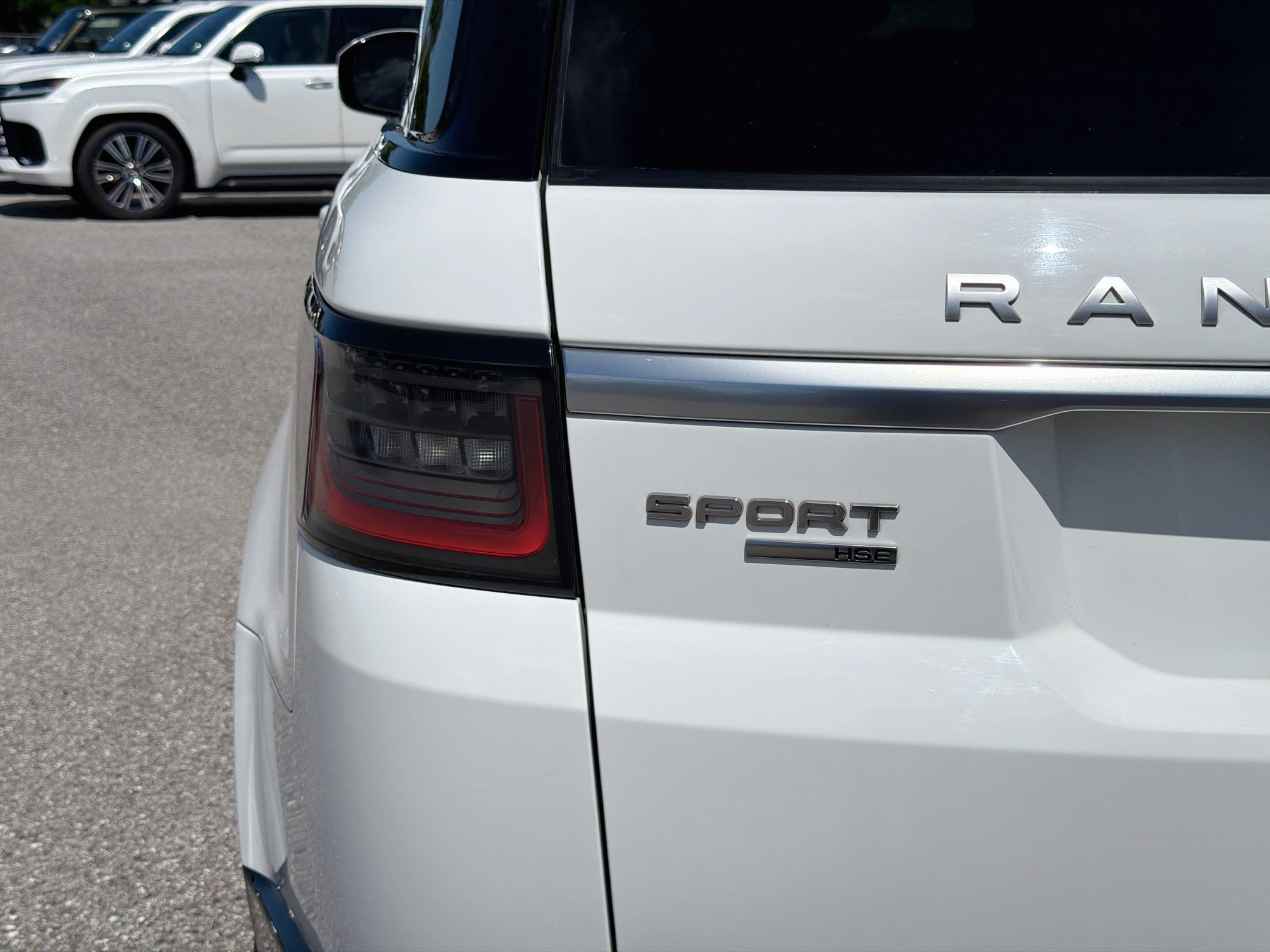 Used 2019 Land Rover Range Rover Sport HSE AWD/4WD image 9