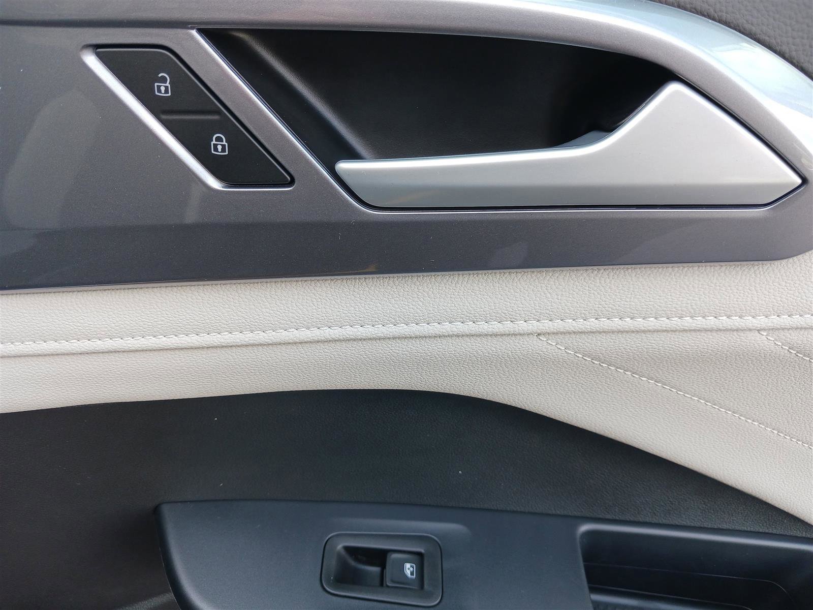 New 2025 Volkswagen Taos SEL image 34