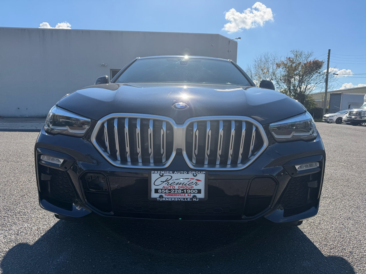 Used 2021 BMW X6 xDrive40i w/ Premium Essential Package image 2