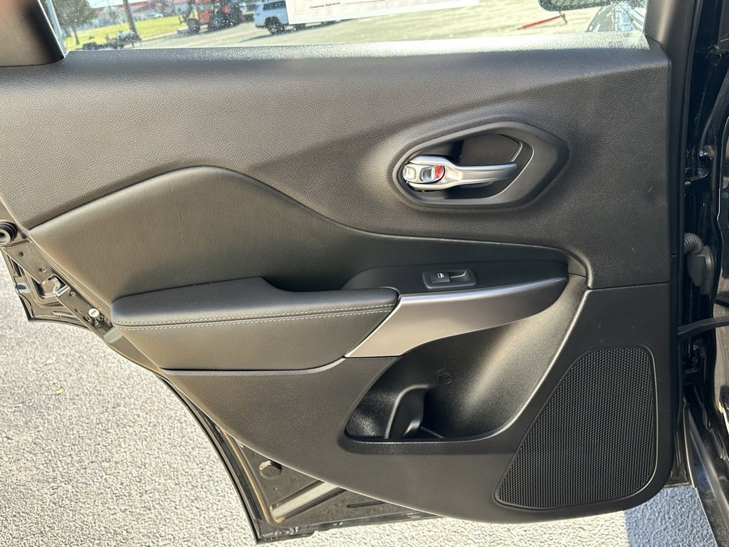 Used 2020 Jeep Cherokee Limited image 13