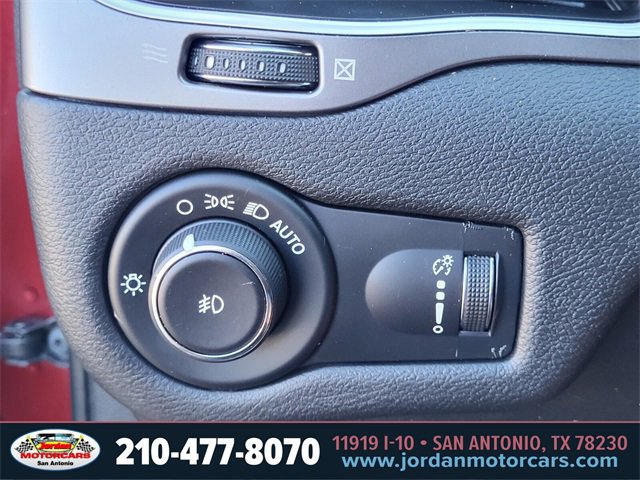Used 2019 Jeep Cherokee Latitude w/ Popular Appearance Group image 22