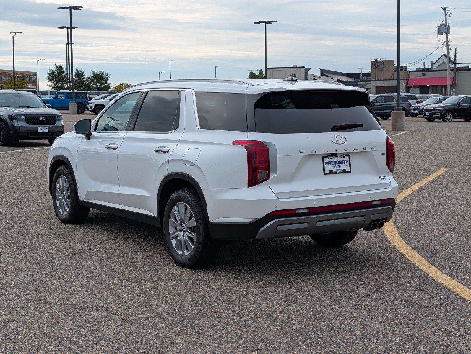 Used 2025 Hyundai Palisade SEL AWD/4WD image 3