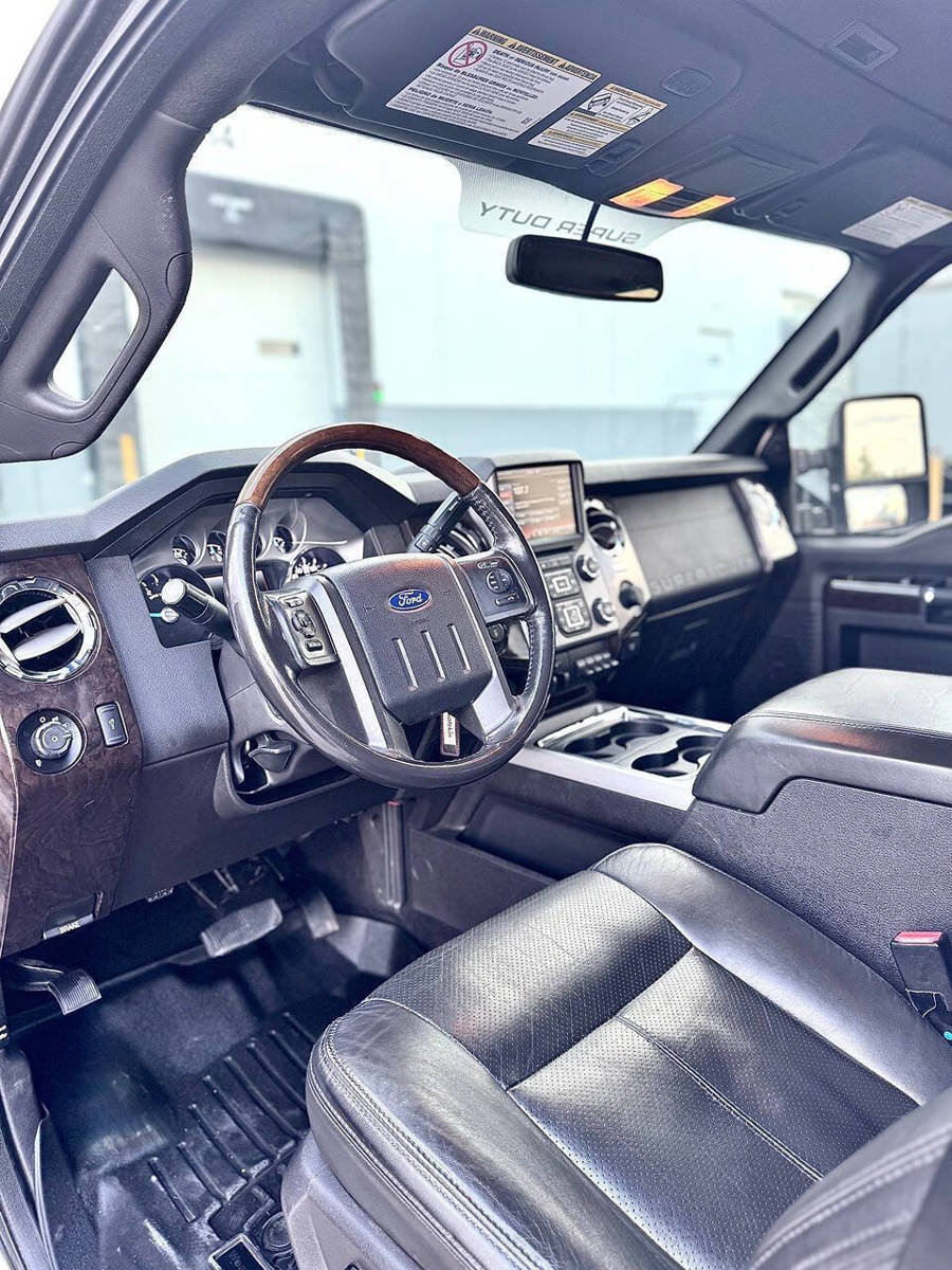 Used 2016 Ford F250 Platinum w/ Platinum Package AWD/4WD image 8