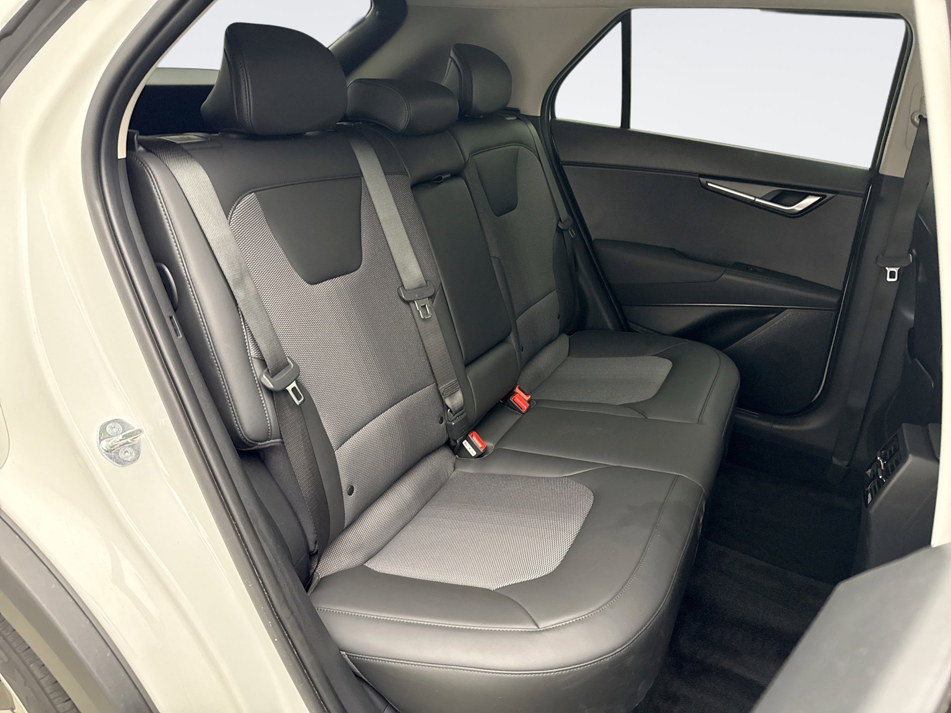 Used 2025 Kia Niro EX FWD image 18