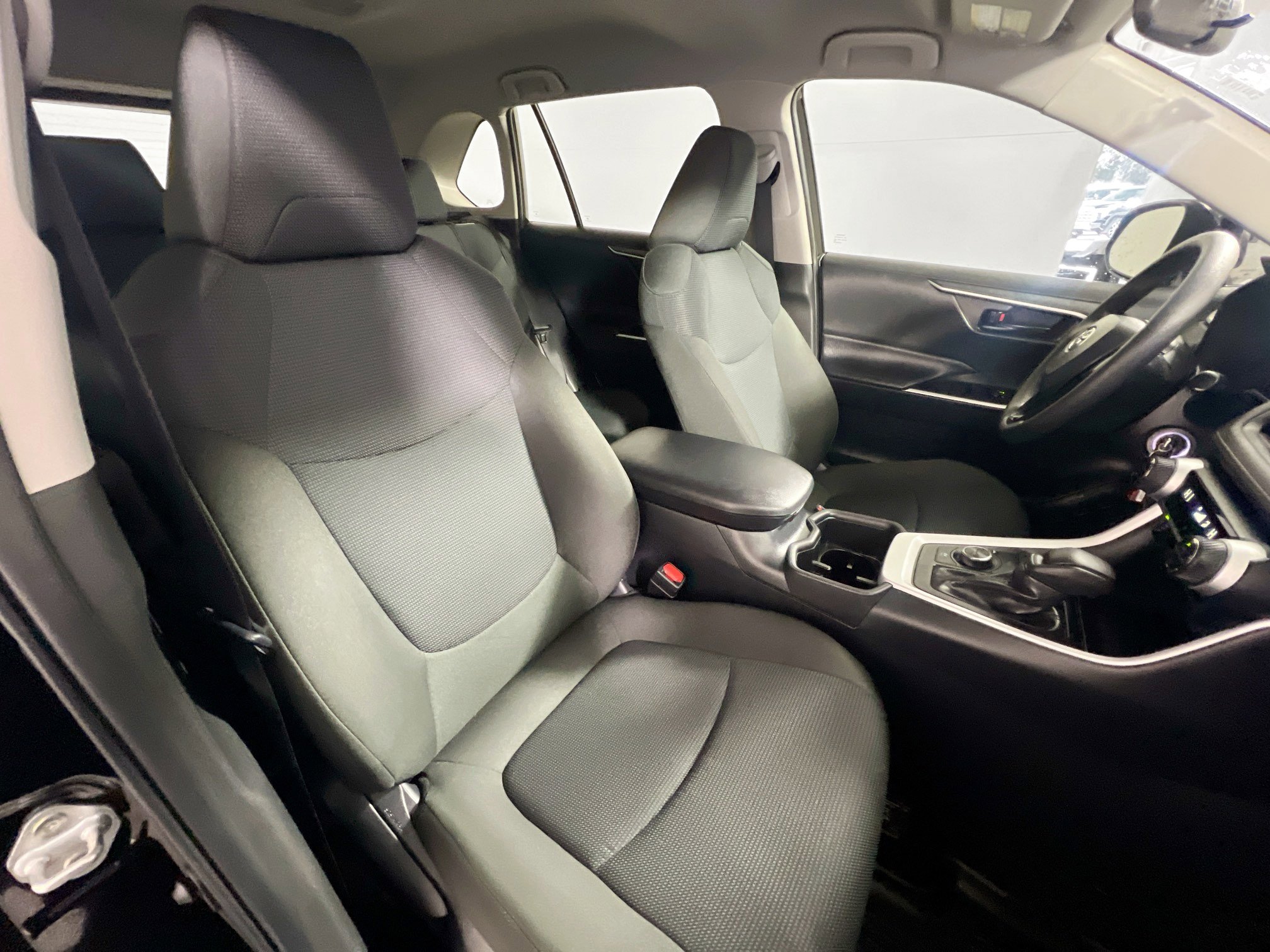 Used 2025 Toyota RAV4 LE image 30