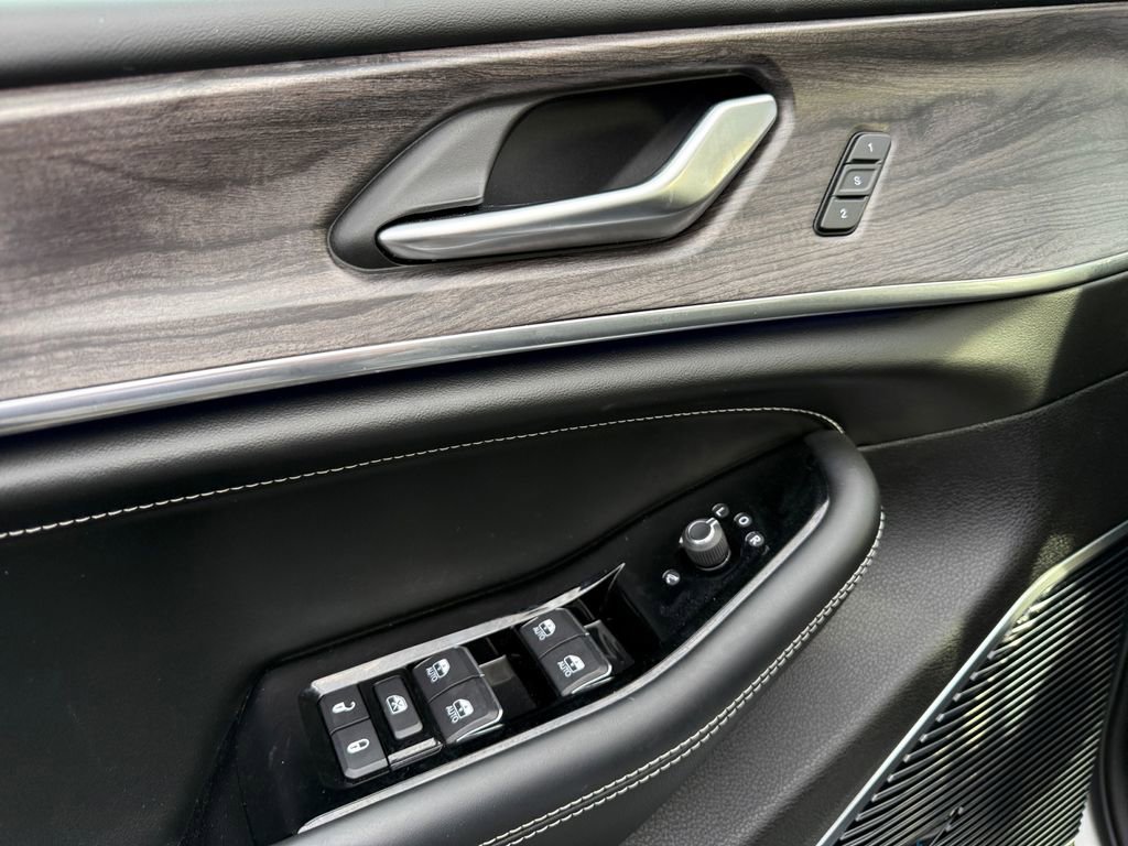 Certified 2024 Jeep Grand Cherokee L Overland w/ Rear Seat Video Group I image 14