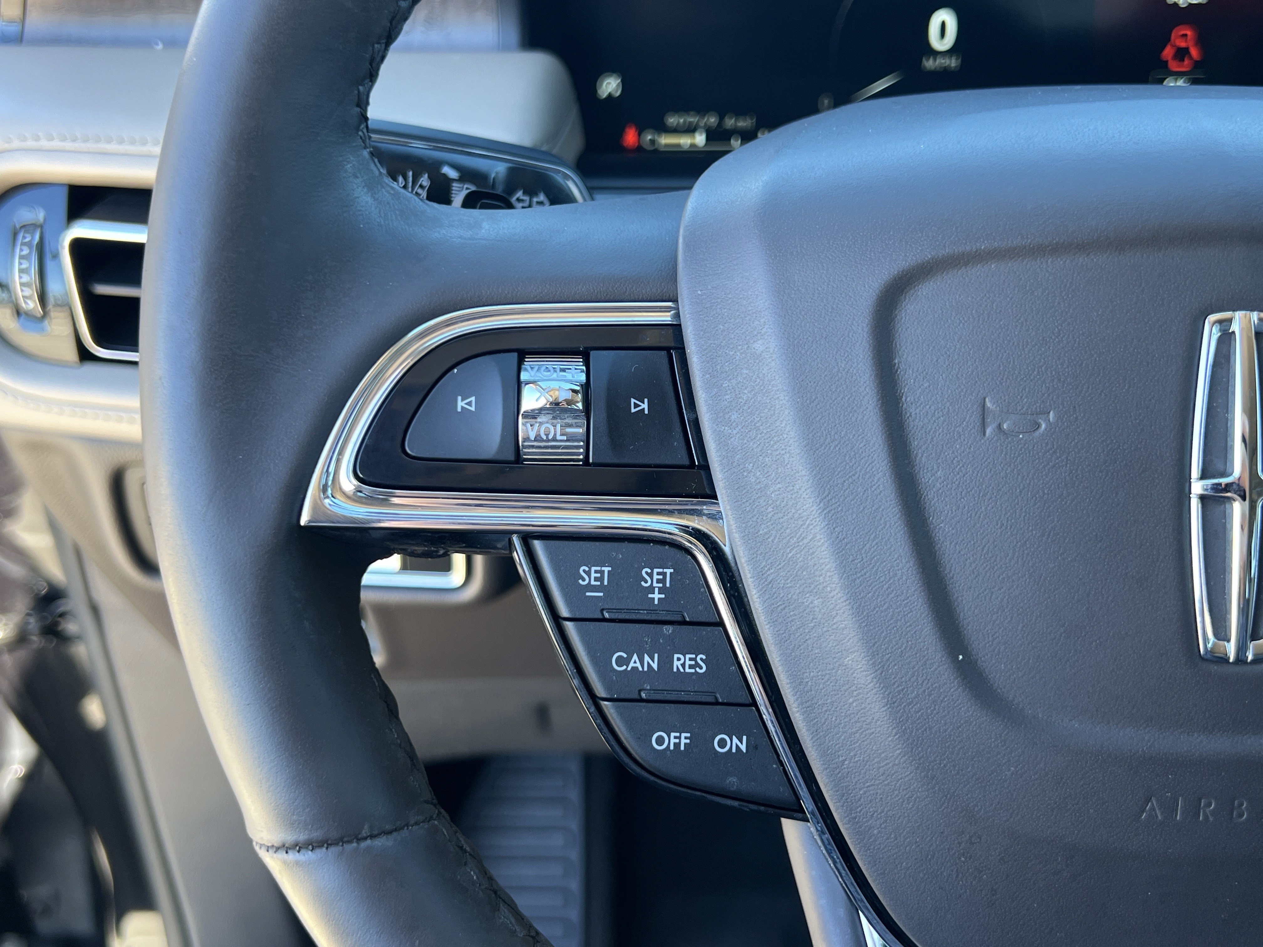 Used 2022 Lincoln Nautilus Reserve w/ Monochromatic Package image 16