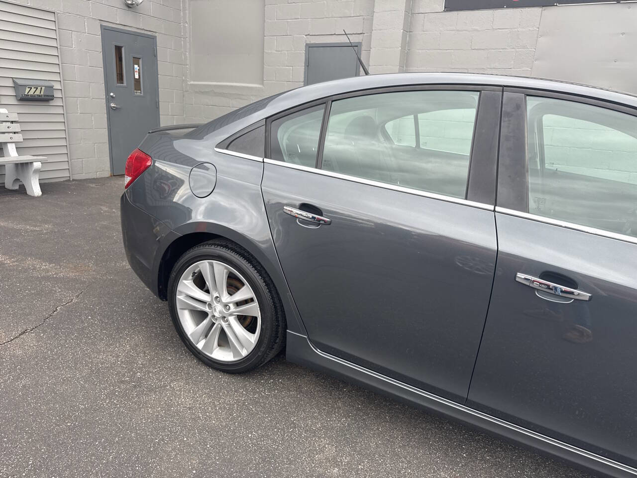Used 2013 Chevrolet Cruze LTZ w/ Enhanced Safety Package FWD image 9