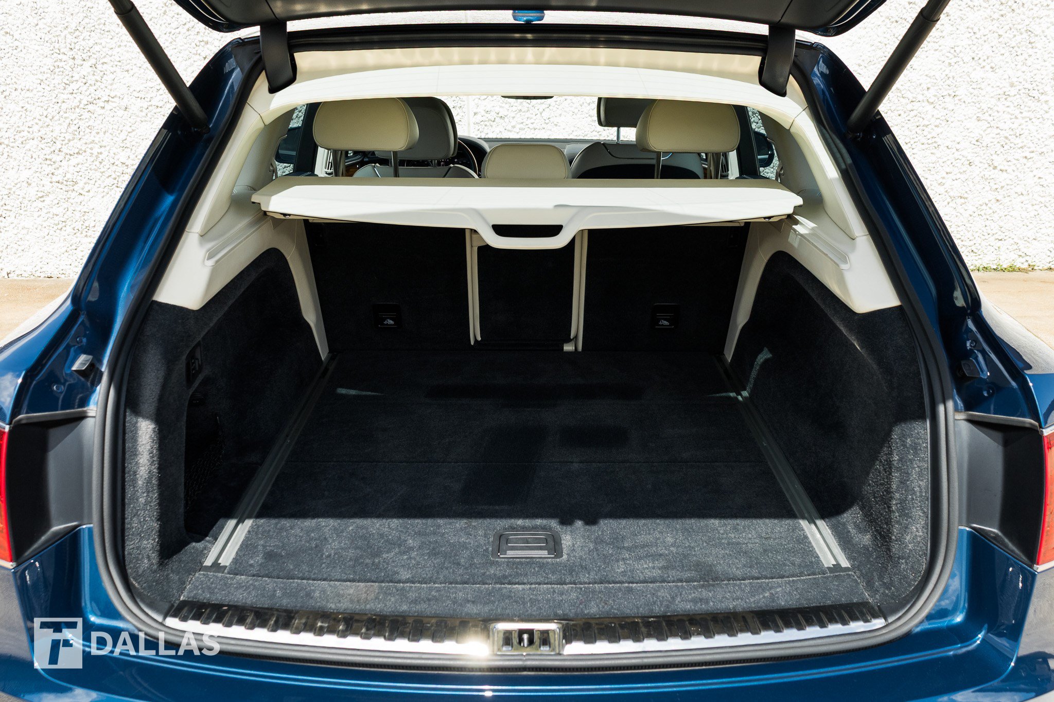 Used 2019 Bentley Bentayga AWD/4WD image 33