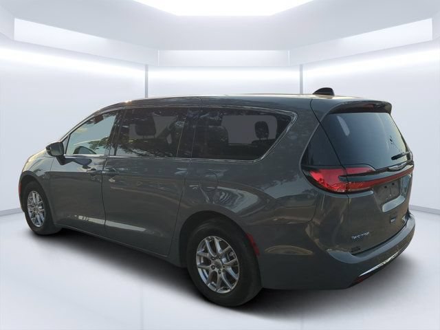 Used 2025 Chrysler Pacifica Select FWD image 5