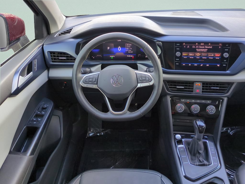 Used 2023 Volkswagen Taos SE w/ Panoramic Sunroof Package FWD image 12