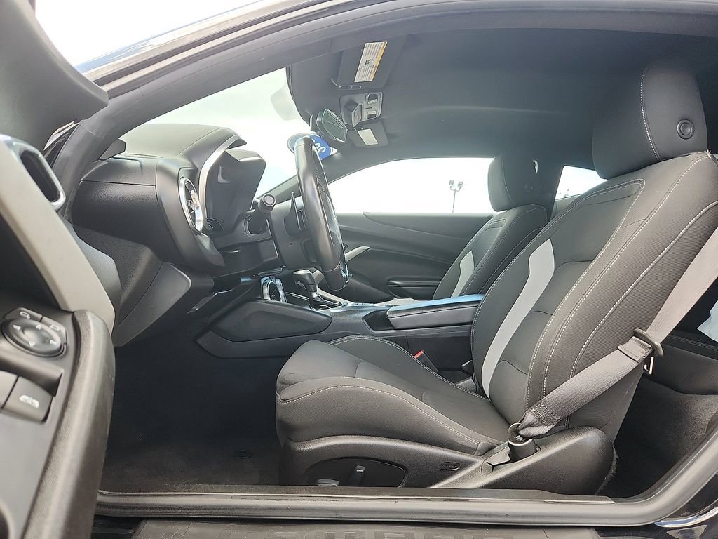 Used 2019 Chevrolet Camaro LT RWD image 7