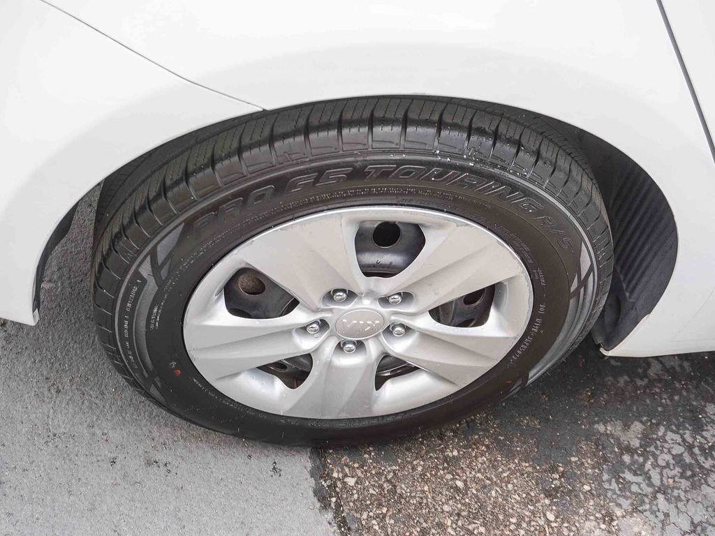 Used 2016 Kia Forte LX FWD image 9
