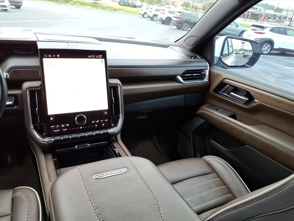 Used 2025 GMC Yukon Denali Ultimate w/ LPO, Floor Liner Package AWD/4WD image 30