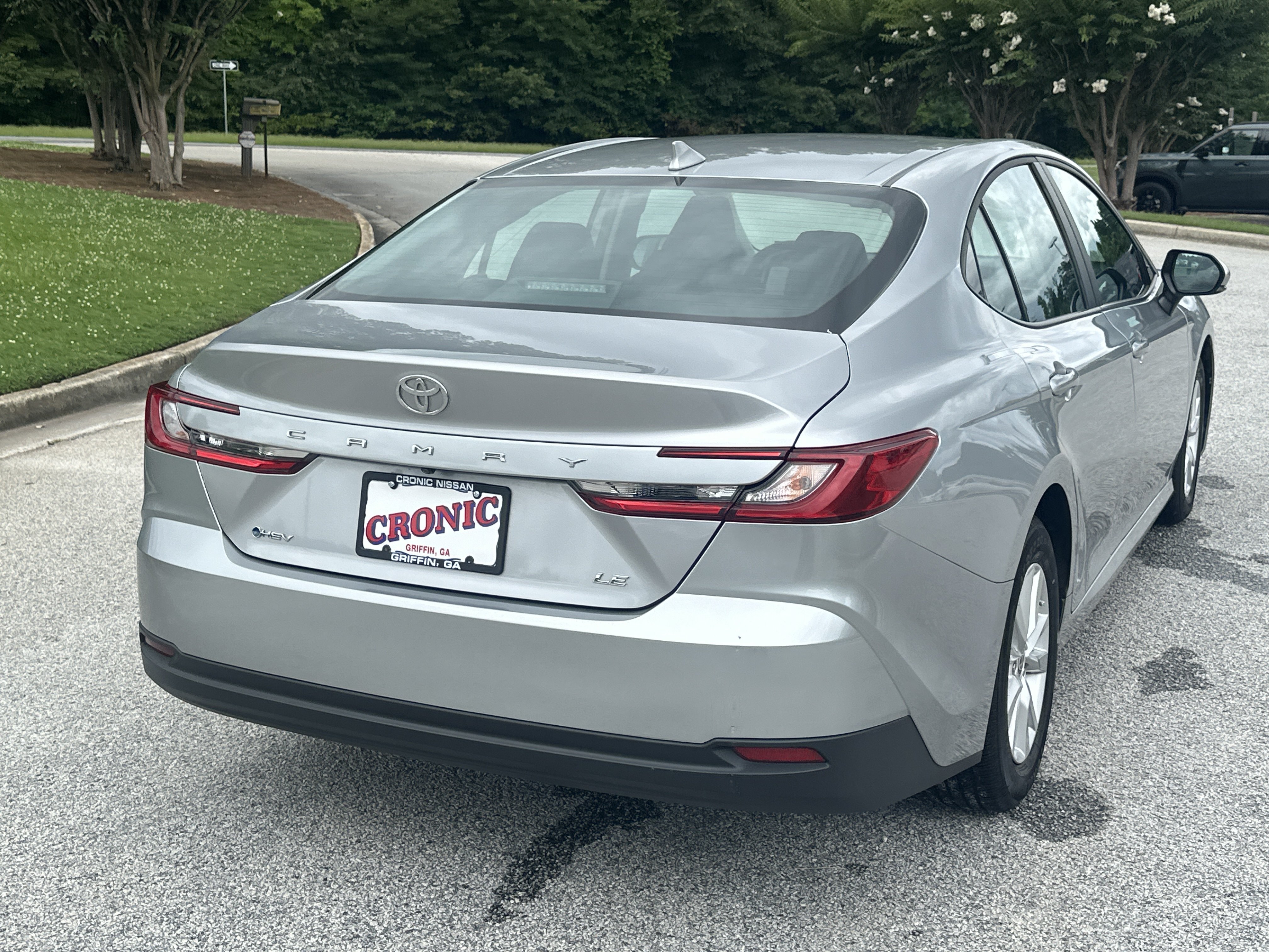 Used 2025 Toyota Camry LE FWD image 5