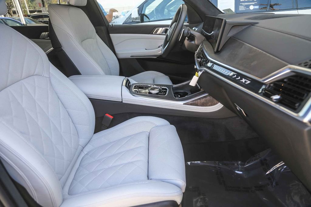 Certified 2025 BMW X7 xDrive40i w/ M Sport Package AWD/4WD image 13