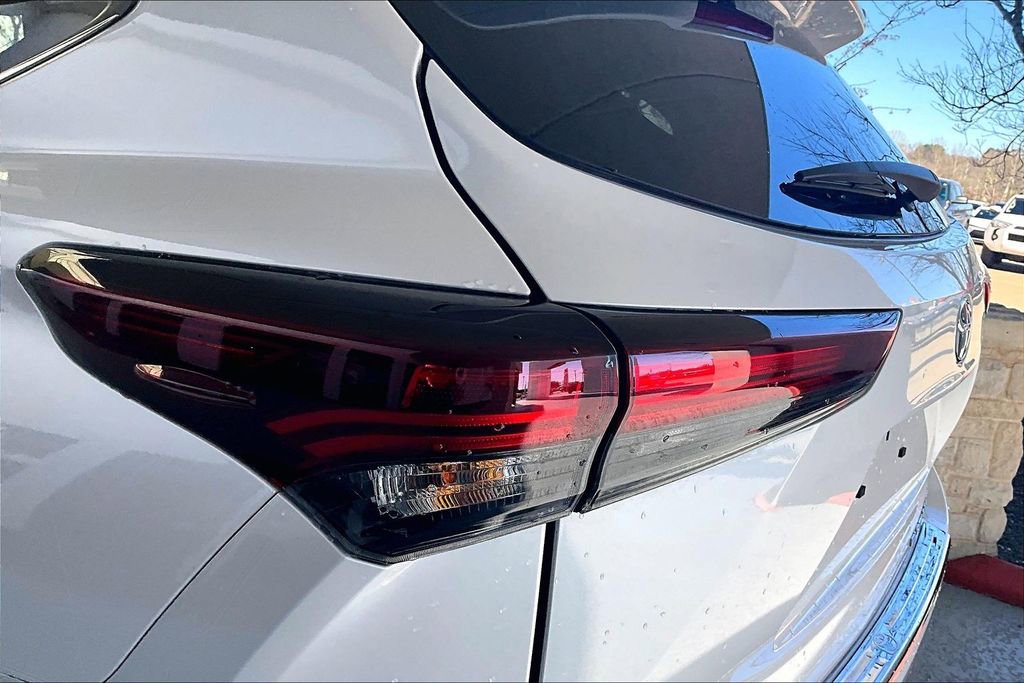 Used 2026 Toyota Highlander Platinum image 22