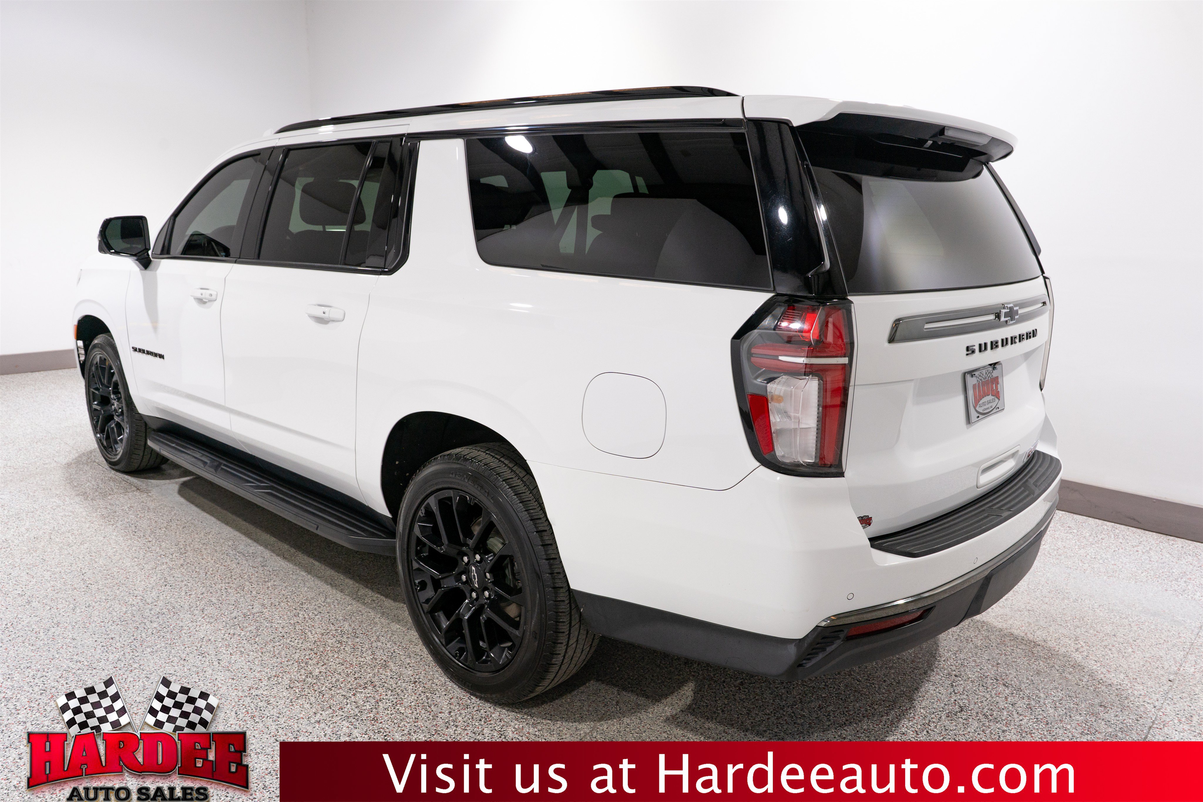 Used 2022 Chevrolet Suburban RST w/ Luxury Package AWD/4WD image 3