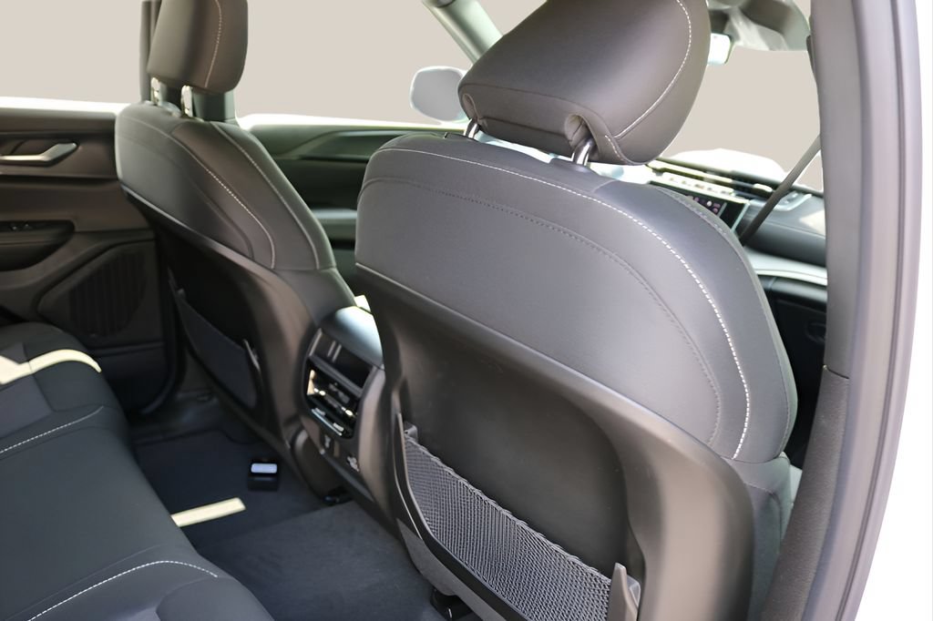 New 2026 Jeep Grand Cherokee Laredo X RWD image 19