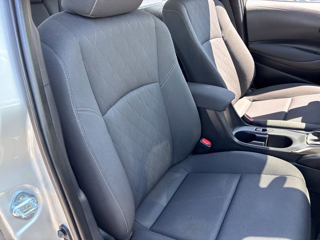 Used 2025 Toyota Corolla LE FWD image 31