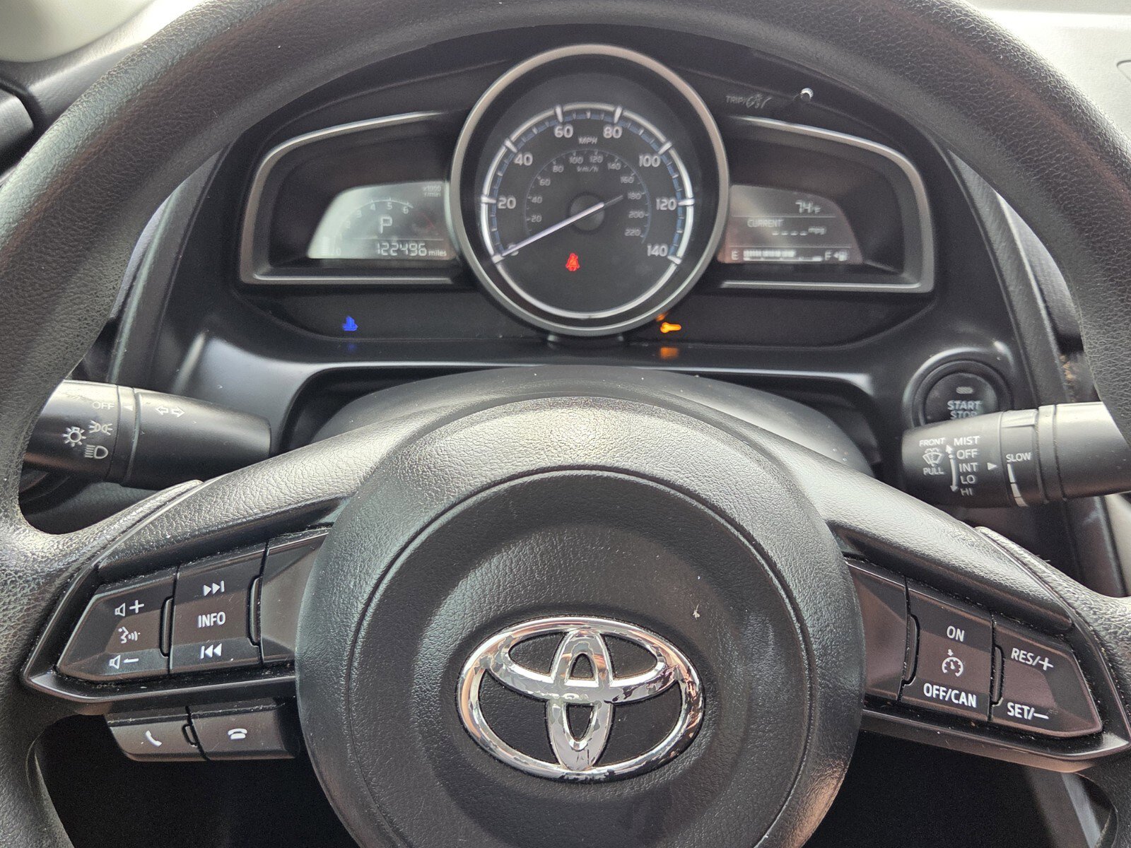 Used 2019 Toyota Yaris L image 16