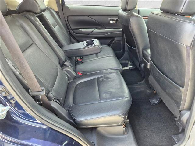 Used 2015 Mitsubishi Outlander SE AWD/4WD image 21
