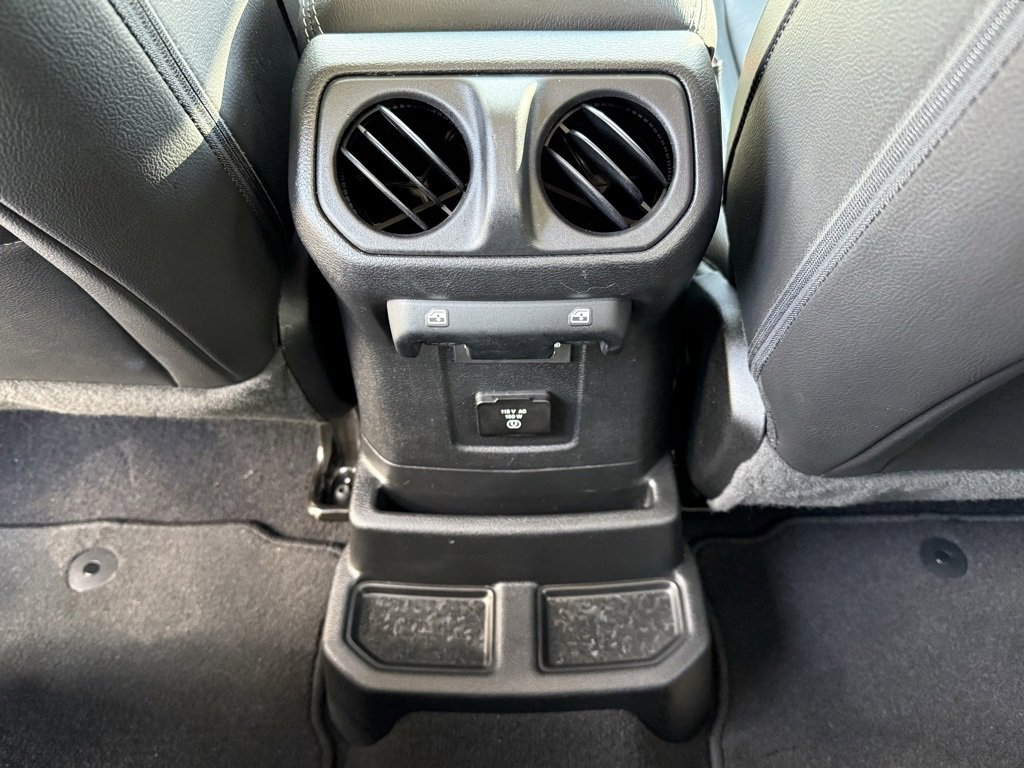 Used 2023 Jeep Wrangler Unlimited Sahara image 33