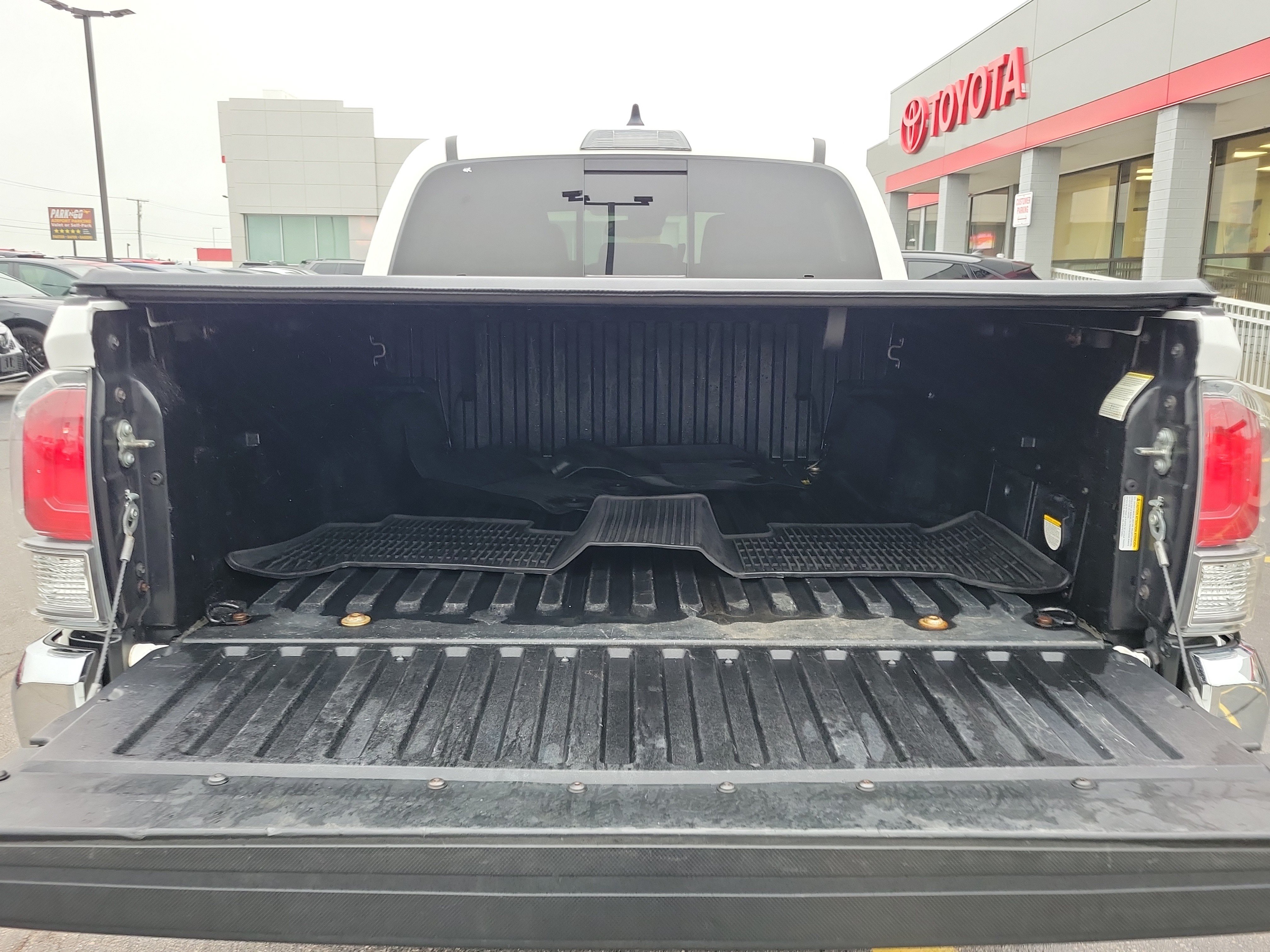 Used 2021 Toyota Tacoma TRD Off-Road AWD/4WD image 8