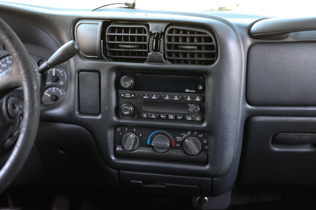 Used 2003 Chevrolet Blazer LS image 29